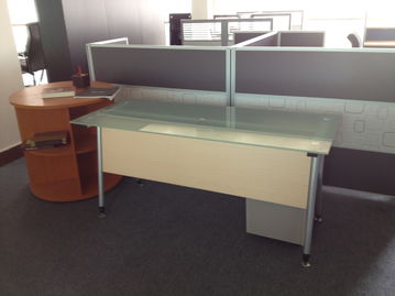 家具廠展廳換季清倉 辦公臺、文員臺、會議臺、書柜半價拋售，需自提